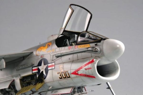 Trumpeter 02231 1/32 USS A-7E Corsair II  HAF - Image 4