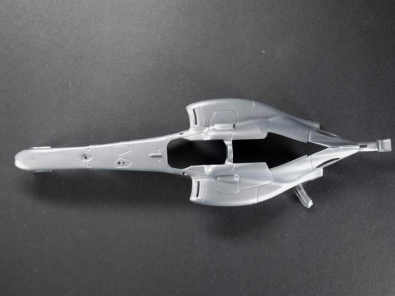 REVELL 07096 1/24 Vodafone McLaren Mercedes MP4-25 L. Hamilton - Image 6